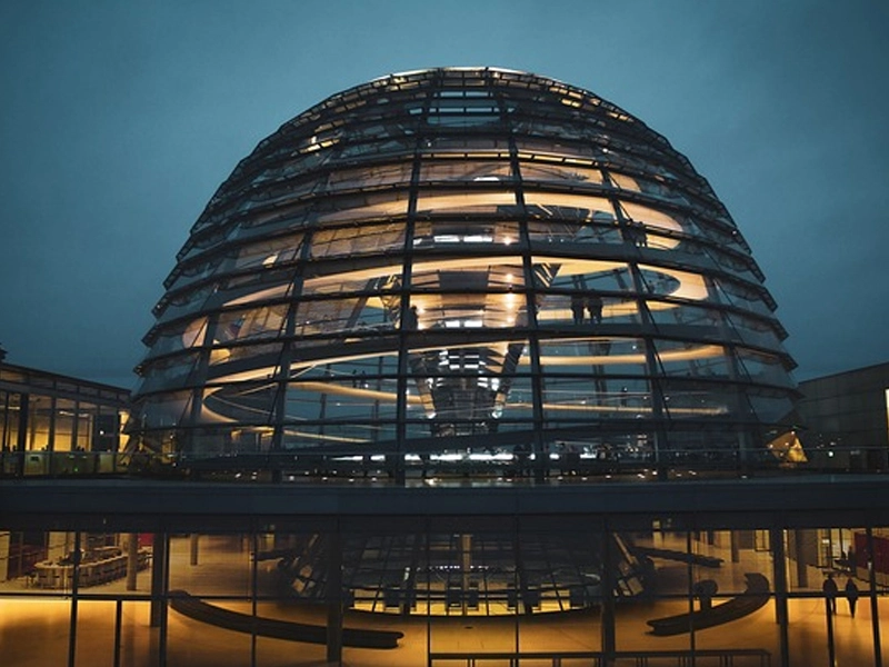 Kavisli cam tanıtımı