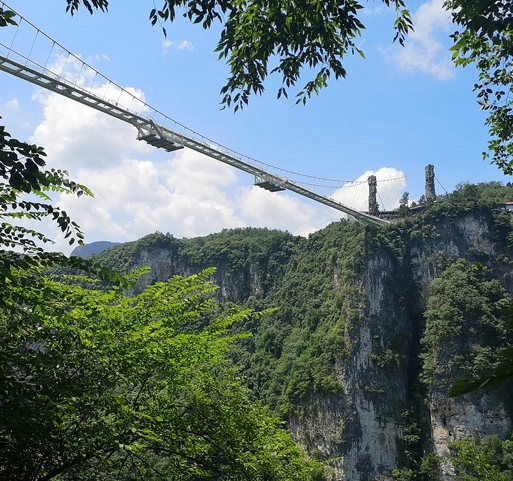 Cam korkuluklar ve merdivenler