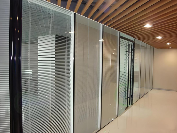 auto-controlled-blind-insulated-glass-01.jpg auto-controlled-blind-insulated-glass-01.jpg